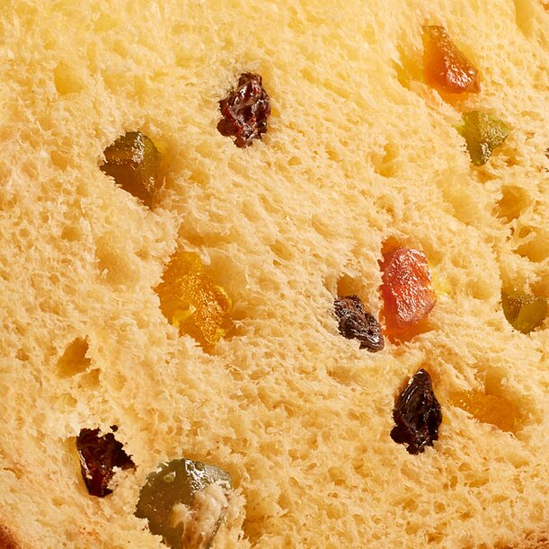 Close panettone